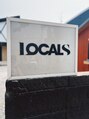 ローカルズ(Locals)&nbsp;お店の入り口に小さい看板があります(^^ 