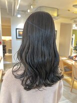 ビーチ(BEACH)&nbsp;透け感たっぷりオリーブグレージュロングヘア