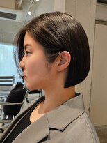 ストレータ バイ マリオ(Strata by mario)&nbsp;前髪なしハンサム耳かけミニボブ20代30代