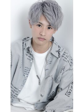 アイズ ヘアー メイク(I's hair make) ホワイトヘア　アップバング風ショート
