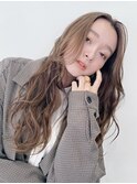 顔周りレイヤーカットくびれヘアミルクティーベージュカラー