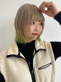 ミルクティーベージュ×グリーン 裾カラー 外ハネボブ