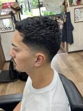 シックスバーバーショップ(SIX BARBER SHOP)