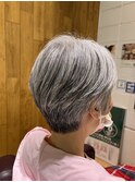 グレイヘアショート