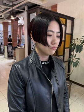 バム 名古屋栄店(BAMM) ブラック＆レッドのカラーとエッジの効いたショートヘア【坂根】