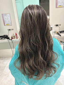 リーホリエ(Lee Horie) 【高木】細かめな見せるハイライトデザイン◎