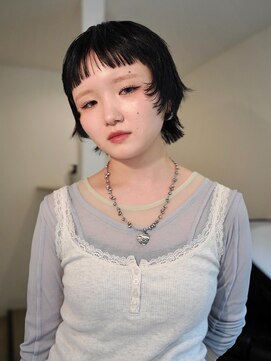 トゥコ(tuco) ショートウルフ　ぱっつん前髪　ショートヘア　黒カラー