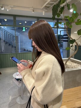 アンアームズ(ann ARMS) ツヤ感ストレート+柔ブラウンカラー