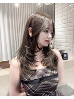 リリー(Lilley)&nbsp;羽エクステ/ナチュラル縮毛矯正/韓国ヘア/レイヤーカット