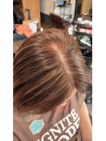 エーメイド(A made)&nbsp;白髪を活かして天然のハイライト風に