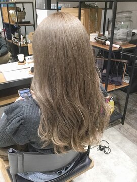 ビヨウシツ ポスタ ミルクティーベージュ×ロング　正木ゆかり