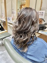 ネオリーブカフ 鶴ヶ峰店(Neolive caff)&nbsp;白髪を目立たせないぼかしハイライト　明るめ白髪染め　赤み消し