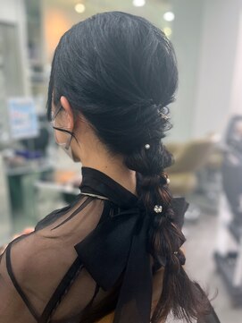 ジラ ヘアアンドメイク(girra HAIR&MAKE) お団子編み下ろし