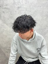 《センターパート》［メンズ/センターパート/メンズパーマ/スパイラル/スパイラルパーマ/眉毛/本厚木］