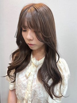 シエスタ(SIESTA) 顔周りカット　レイヤーカット　ミルクティーベージュカラー