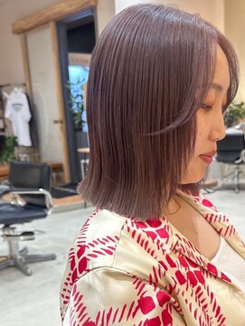 ヒビヲ(HIBIO) 横浜タッセルボブ切りっぱなしボブピンクベージュカラー外ハネ