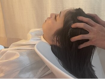 ヘアサロン リーフ(Hair Salon Leaf)の写真/【スパ付クーポンあり】“選べるアロマ”のヘッドスパで極上のリラックスなひとときをお過ごしください*