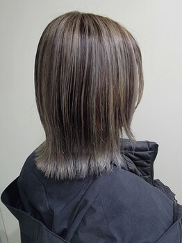 スマイロンナイロン ヘアー(smile on nylon hair)の写真/【パルコ前】白髪を隠さず活す＊大人女性の魅力を引き出し、上品な色味を実現。〈カットカラーTr￥9500〉