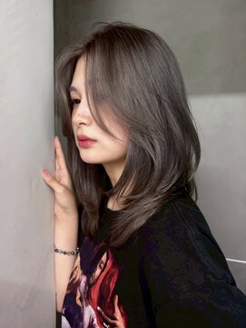 アイティーバイアルバム 八王子店(IT by ALBUM) 顔周りレイヤー暗めカラーロング韓国ヘア_F21083
