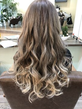 ウエスト オーランド(WEST O LAND) エクステでグラデーション