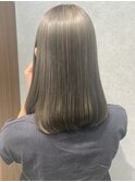 カーキグレージュ　秋カラー　大人かわいい