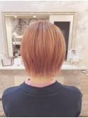 切りっぱなし弱前下がりショートボブ