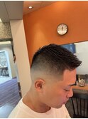 30代40代メンズ刈り上げフェードスタイルかき上げ短髪ワイルド