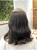 オリーブグレージュ×セミロングヘア