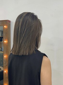 リンダ(LINDA)の写真/大人女性の綺麗を髪からサポート♪イルミナカラーで暗くなりすぎない"明るい白髪染め"もおすすめです！