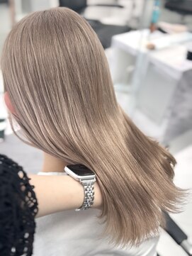 スウィープ(sweep) 【福岡/天神/大名】ホワイトミルクティー/ハイトーン/ブリーチ