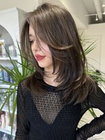 ヨロ 小岩(YOLO)&nbsp;ハイライトレイヤーカットダブルカラーイルミナカラーオージュア