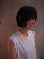 カシ 中目黒(CASI)&nbsp;ラフなスクエアボブで涼しげヘア