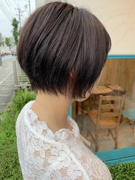 アトリエコパン(atelier copan) ダークバイオレットの前下がりショートボブ