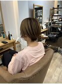ハイトーンヘアカラーとショートボブ