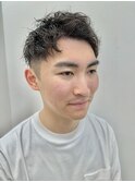 ツーブロック刈り上げ短髪パーマアップバングショートメンズヘア