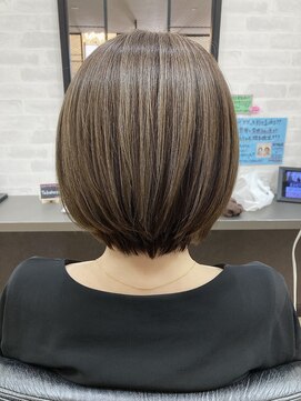 ベルシュヴー(belles cheveux) グラデーションボブ