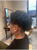 ラフな動きと束感で、おしゃれ度UP◎こなれメンズパーマ