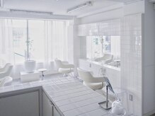 繭の雰囲気(floor 席数4席の小規模サロン)