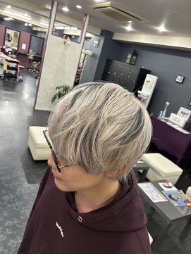 アイズ 渋沢(AIZU) ホワイトベージュ ローライト