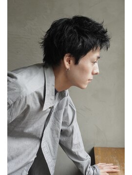 フィルムス 大阪本町(FILMS) 横から見てもかっこいい、刈らないショート