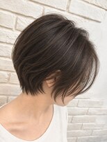 ビッケ(Vicke)&nbsp;動きのあるクールショートボブ/イルミナカラー/ハイライト