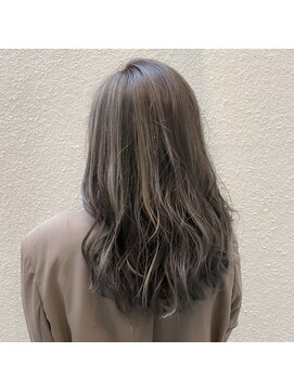 フェリア 梅田(FERIA) シルバーハイライト