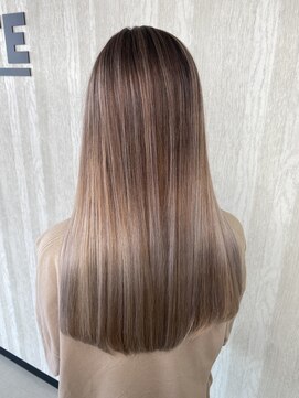 アンダーバー(UNDRvr) 明るめバレイヤージュ