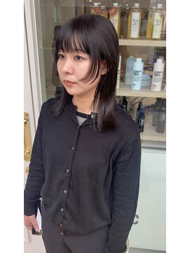 ヘアデザイン ソラ(Sola) 暗色ストレートウルフ×顔周りレイヤー