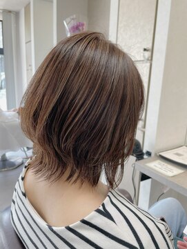 ホワイトストーン WHITE STONE 熊本ナチュラルハイライトツヤ髪３０代ヘアスタイル