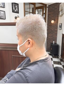 オブヘアーギンザ(Of HAIR GINZA) ホワイトブリーチ×刈り上げスタイル