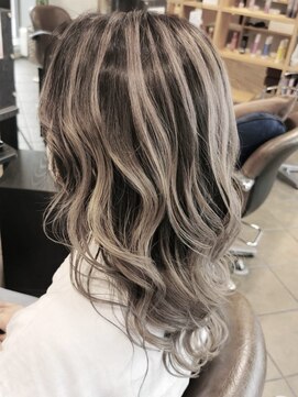 アテバイルイス 喜連瓜破(ATE by luis) バレイヤージュ