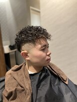 ホリミヤ(HORIMIYA) スペインカール風ツイストスパイラルショート×スキンフェード