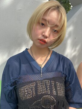 フェリア 梅田(FERIA) ハイトーンベージュ×ショートボブ