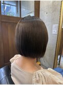 ぱつっとボブ/ヘーゼルカラー